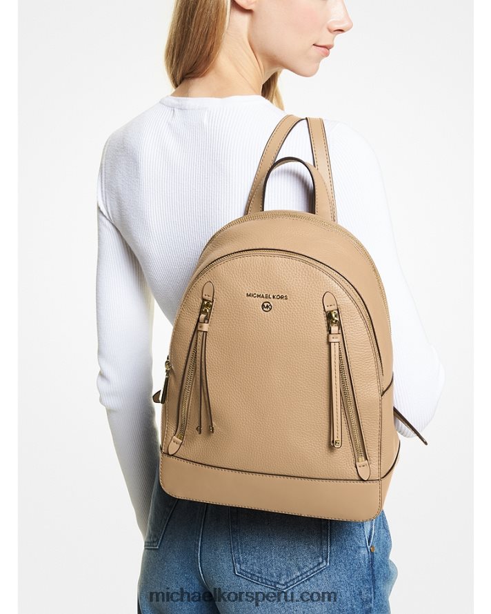 Z48V1204 camello mujer Michael Kors mochila brooklyn mediana de piel granulada