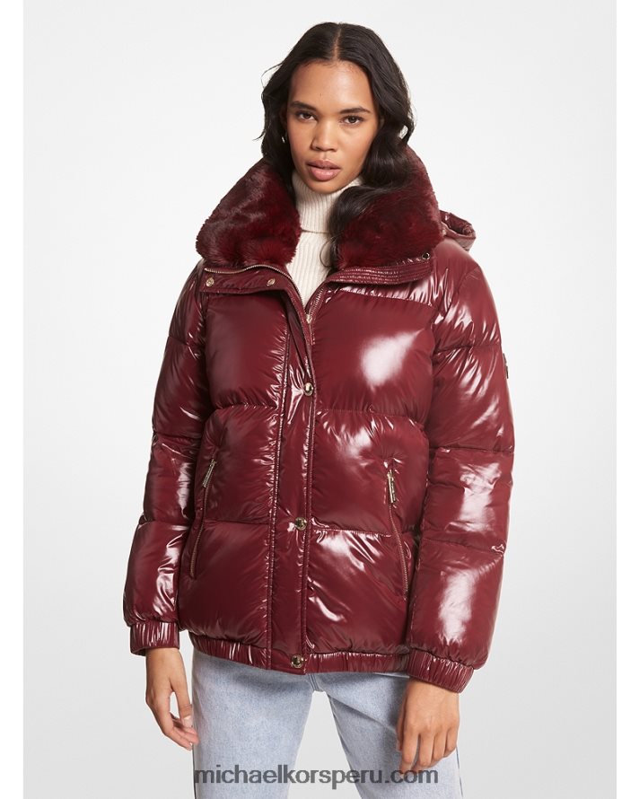Z48V255 merlot mujer Michael Kors chamarra acolchada de nailon con ribete de piel sintética